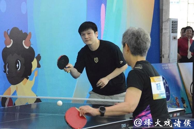 要把樊振东请回来,上海“国球进社区”系列争霸赛将要升级了! 要把樊振东请回来,上海“国球进社区”系列争霸赛将要升级了!