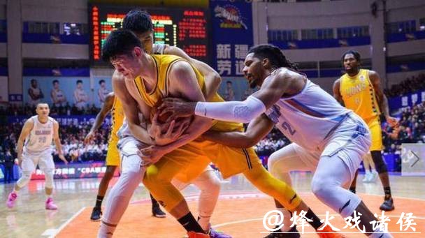 新疆战广厦打得跌宕起伏，只可惜裁判的业务水平影响了比赛精彩